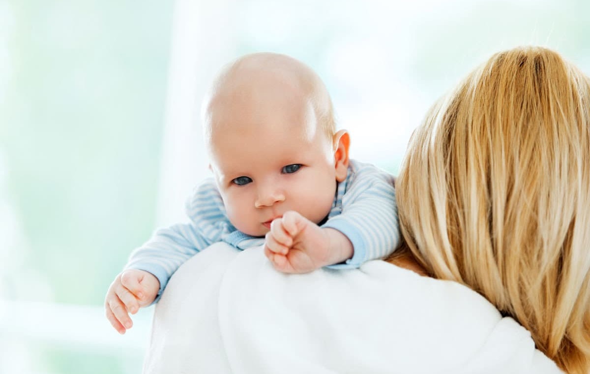 تا چند ماهگی باید آروغ نوزاد را گرفت؟