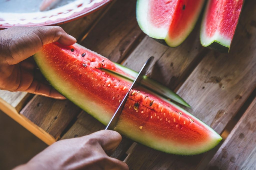 هندوانه برای چه کسانی ضرر دارد؟