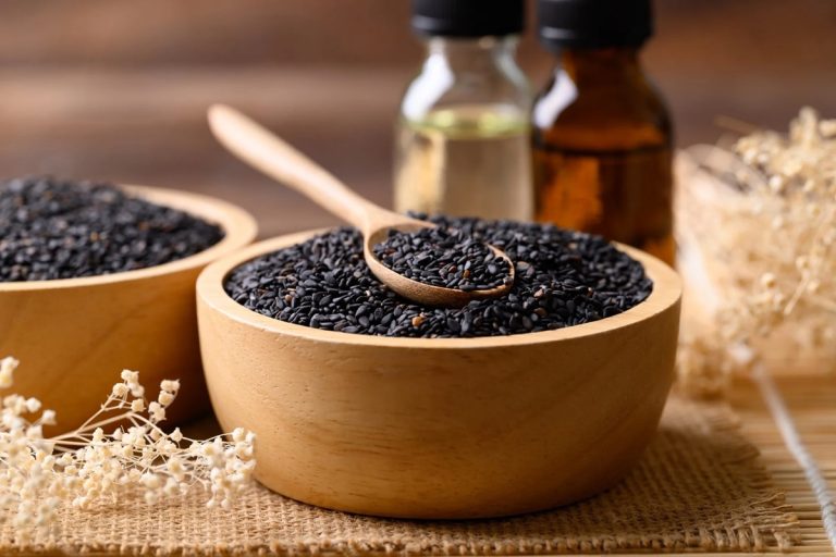چه کسانی نباید سیاه دانه بخورند​؟ راهنمای کامل
