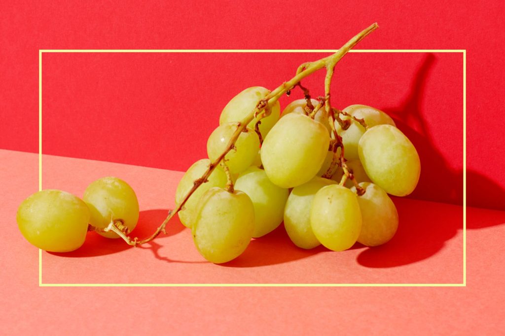 انگور دارای فیبر است