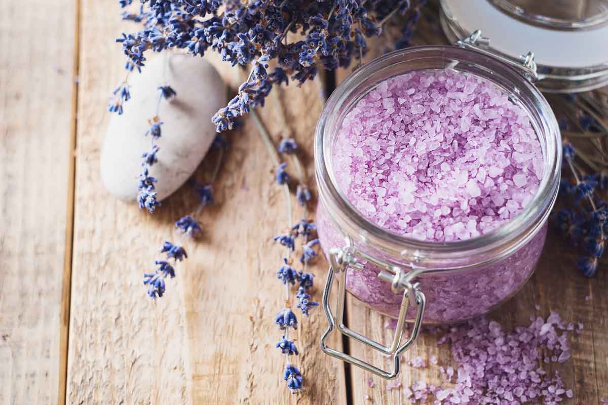 طرز استفاده از نمک بدن بدون وان