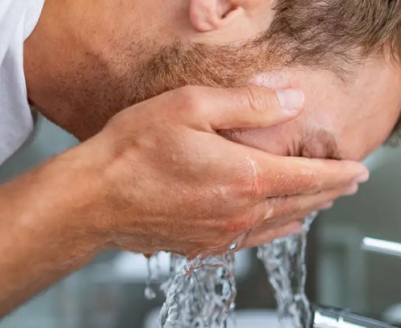 شستن صورت قبل از استفاده از سفیدآب