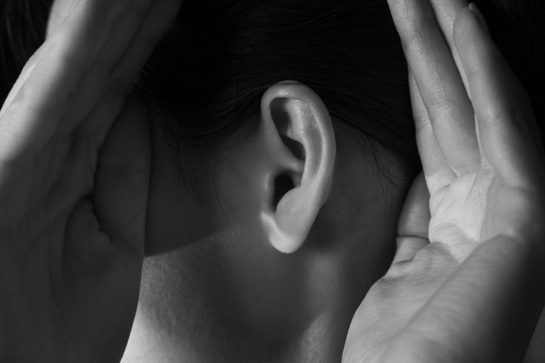 آیا تکان خوردن مایع گوش خطرناک است​