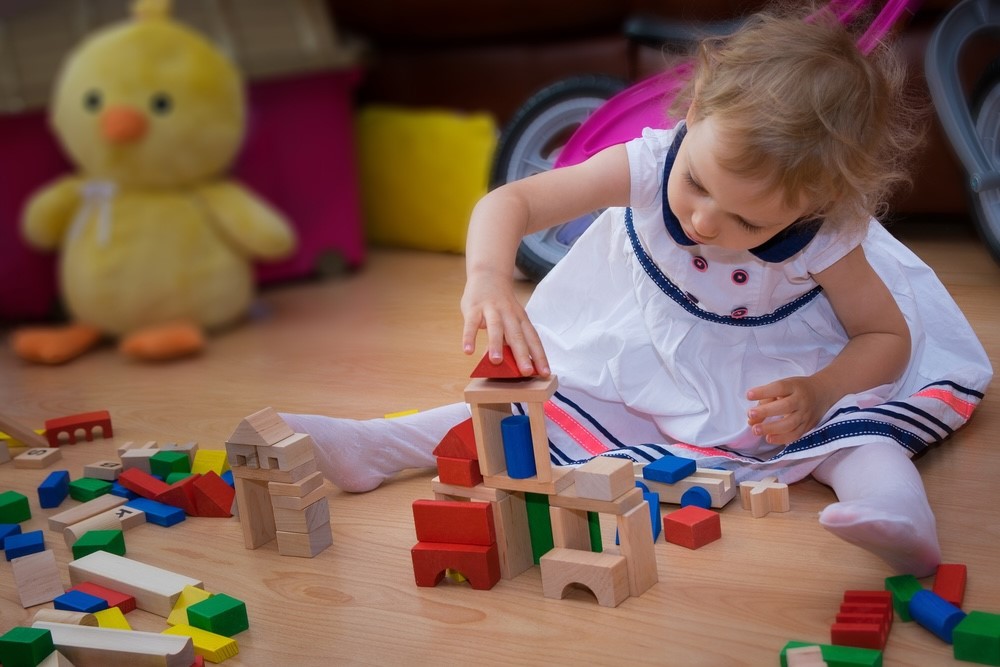 کمبود چه ویتامینی باعث دیر حرف زدن کودک میشود؟ | دلایل علمی و درمانهای مناسب