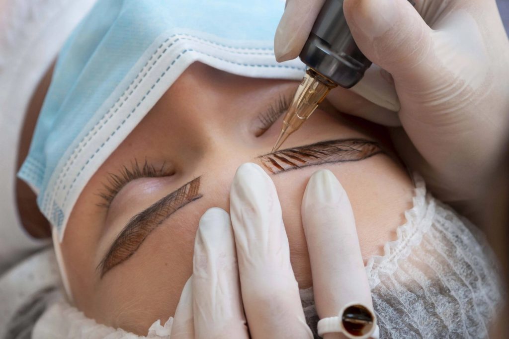 کاشت ابرو دائمی است یا فیبروز؟