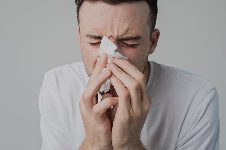 سردرد و عطسه نشانه چیست