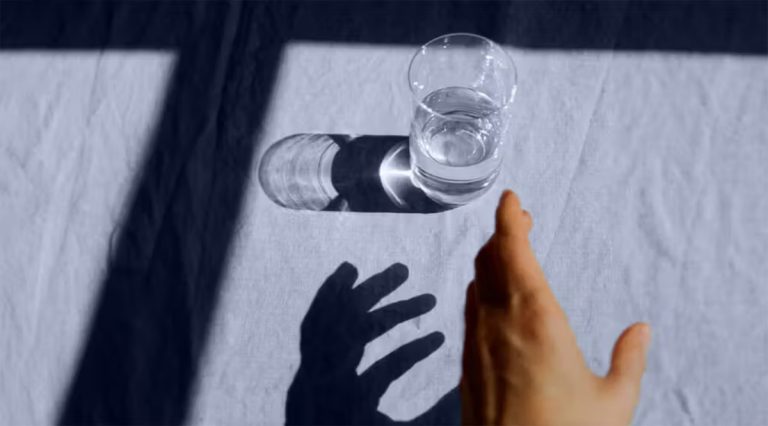 چرا بعد از خوردن آب حالت تهوع میگیریم؟