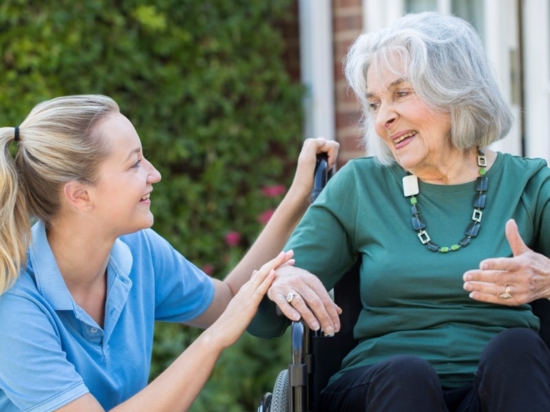 فرق پرستار سالمندان و منزل