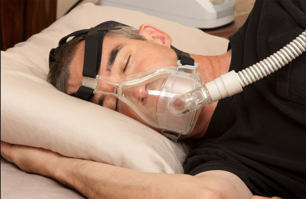 آیا آپنه خواب خطرناک است؟ دلایل + علائم + راه‌حل‌های درمانی آپنه خواب در افراد