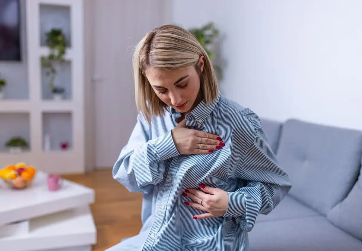 علت درد سینه در دختران جوان نشانه چیست