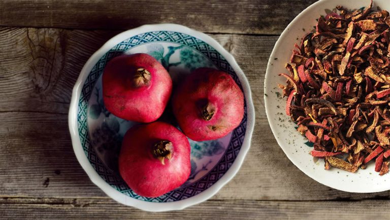 پوست انار برای چی خوب است؟ | خواص پوست انار برای سلامتی، پوست، معده