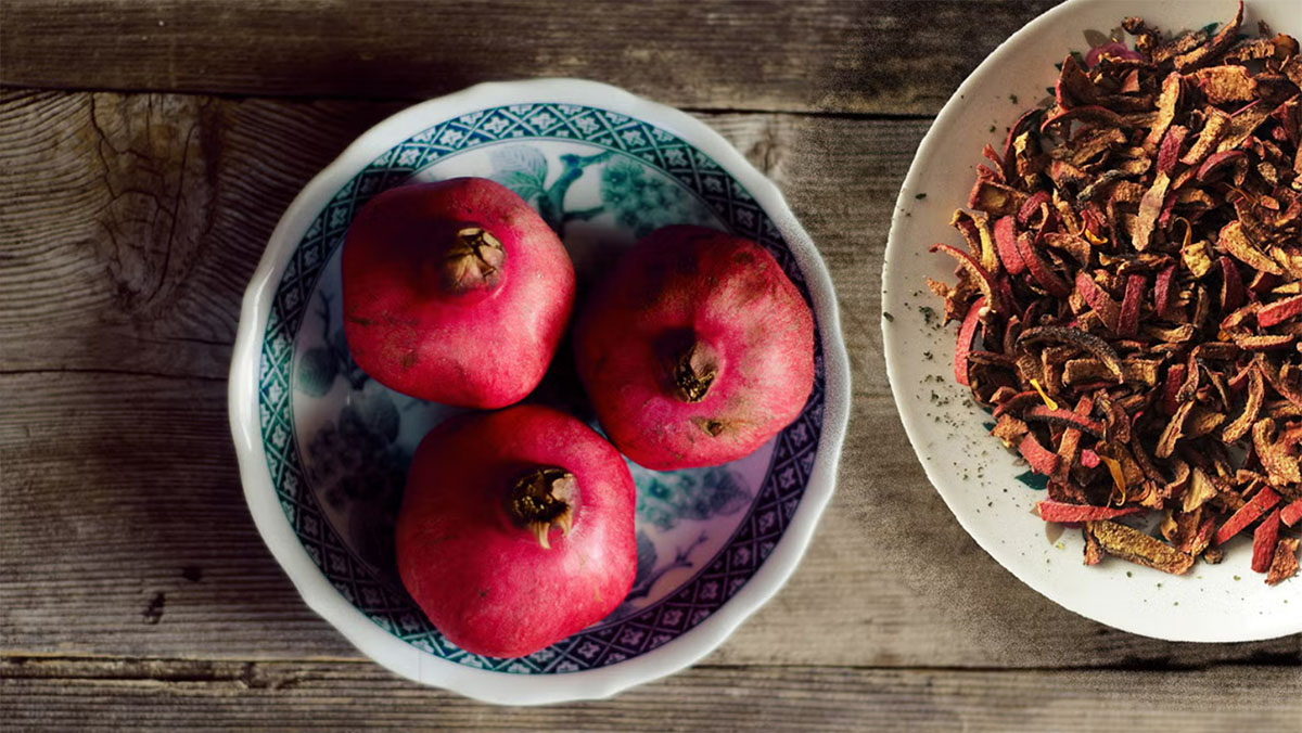 پوست انار برای چی خوب است؟ | خواص پوست انار برای سلامتی، پوست، معده