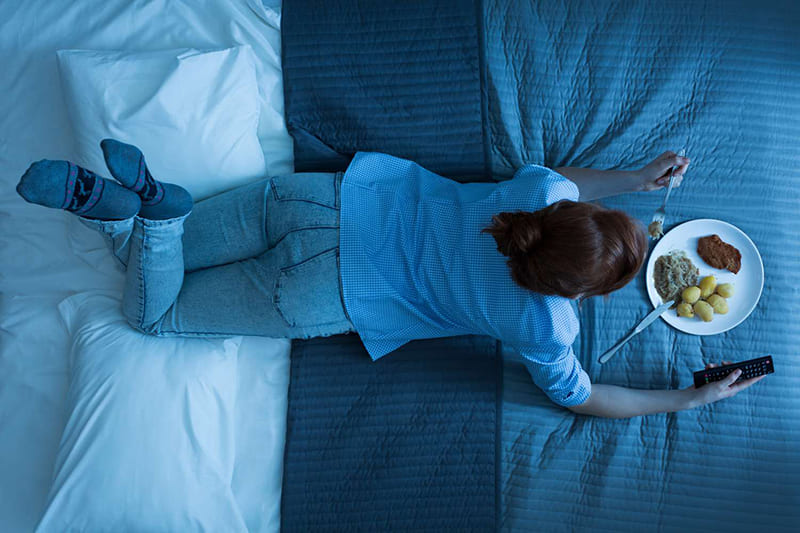 علت پیدایش باور غلط در مورد خوابیدن بعد از صبحانه