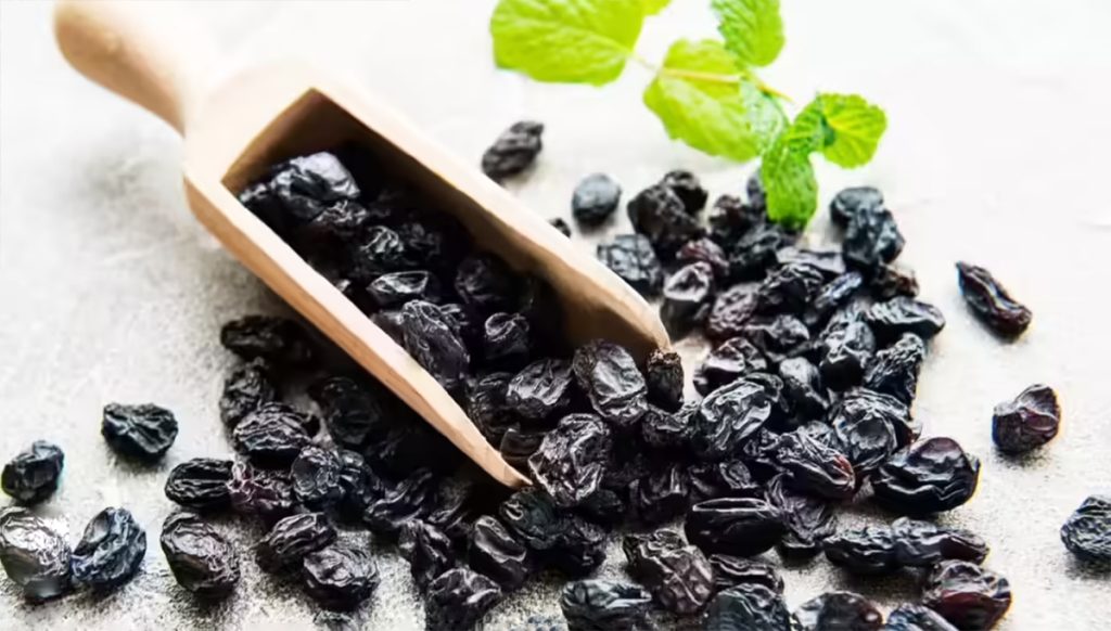 خواص مویز برای کم خونی | مقدار آهن، روش مصرف صحیح، افزایش جذب با ویتامین C