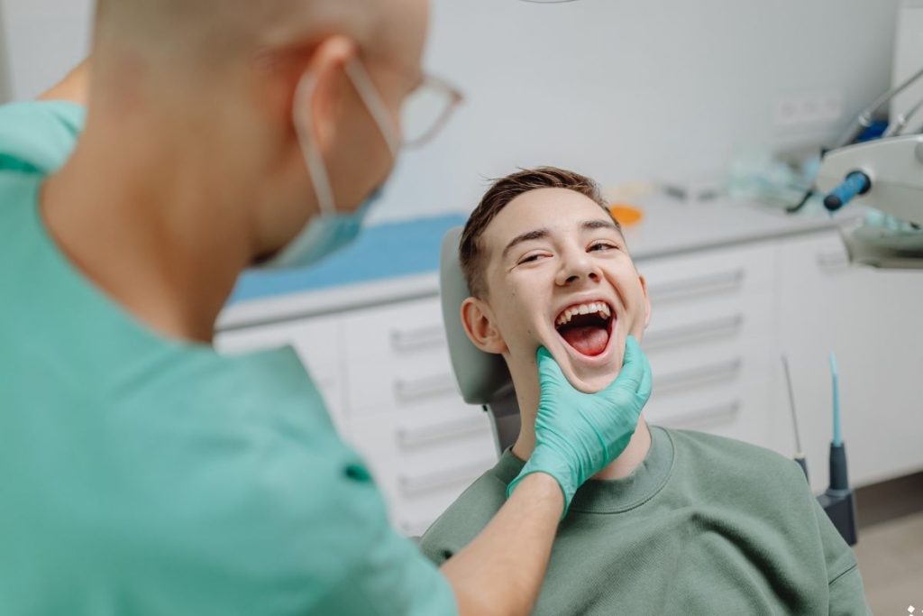 تمرکز تخصصی و چندتخصصی بودن دندانپزشک