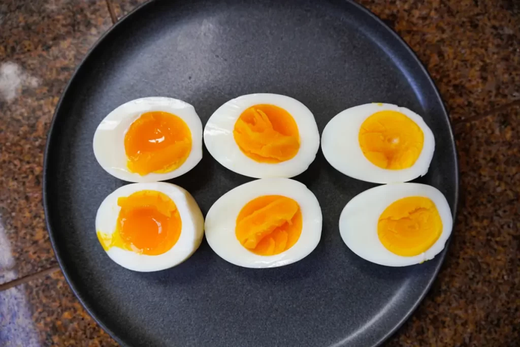 تخم مرغ آب پز عسلی بهتر است یا سفت