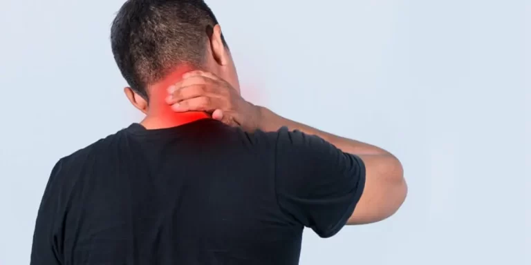 علت درد پشت سر و گردن و حالت تهوع