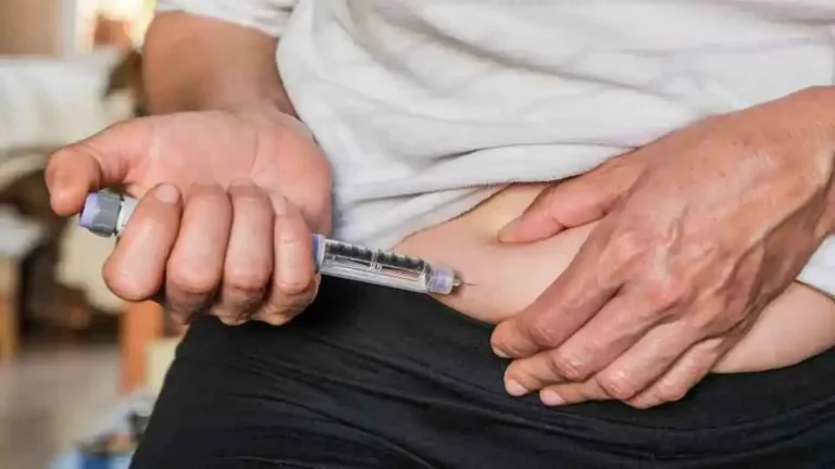 چه کسانی باید آمپول مانجارو بزنند؟